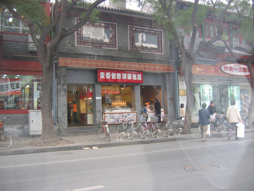 [2006_10-Beijing-China/2006_10_13-20_33_18.jpg]