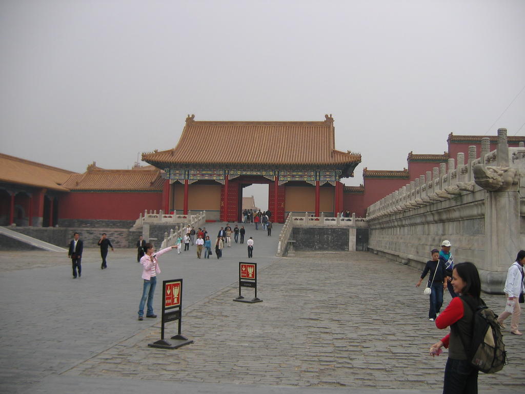 [2006_10-Beijing-China/2006_10_13-21_51_40.jpg]