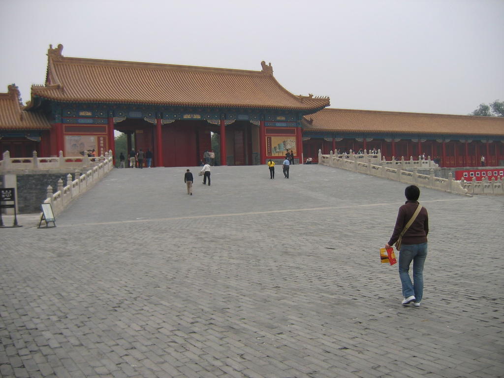 [2006_10-Beijing-China/2006_10_13-22_02_17.jpg]